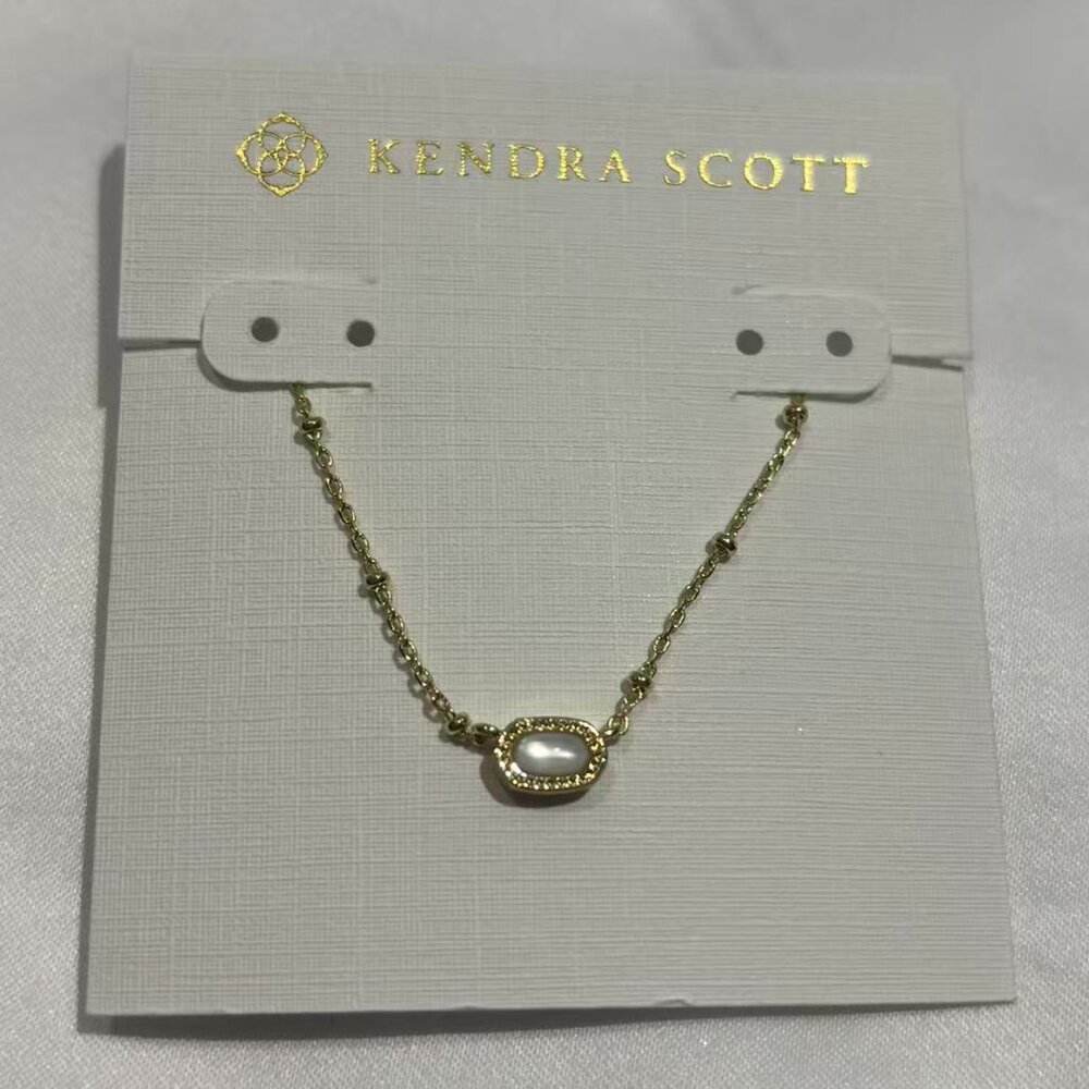 Kendra Scott necklace